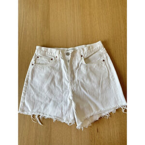 Aritzia Denim Forum The Yoko Short Button Fly, Size 26 2629